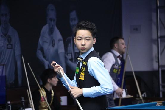 他在底线拉 他在底线拉